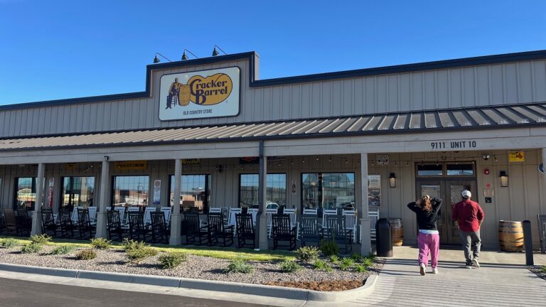 Cracker Barrel Thanksgiving Hours Regular Schedule vs. Holiday Hours